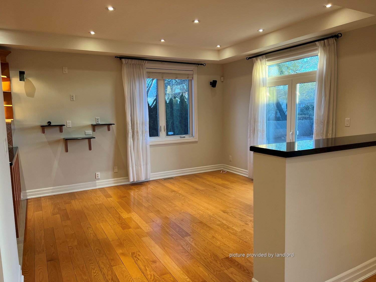 For rent BloorDixie Mississauga, 3+ bdrm Viewit 231737