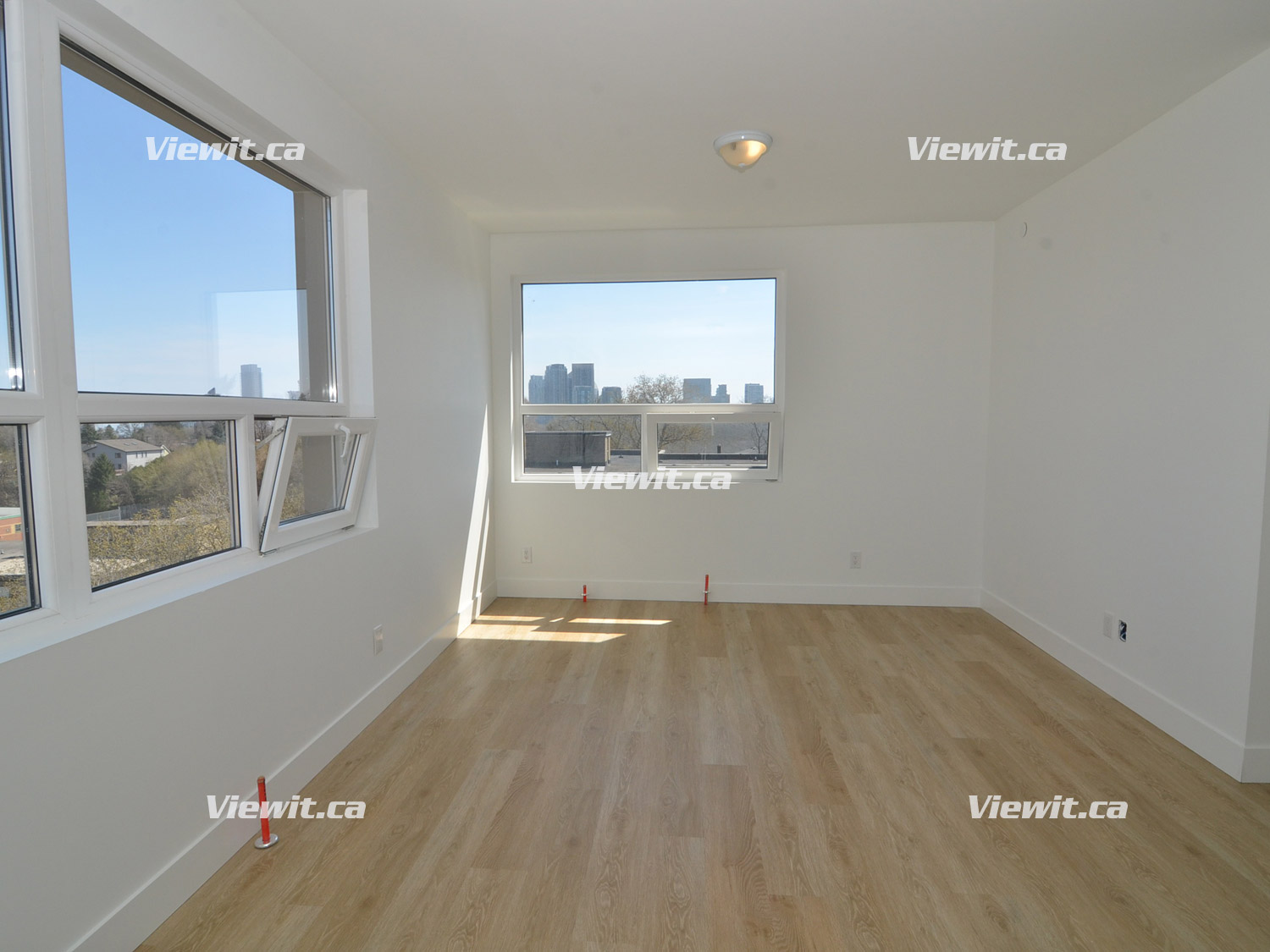 For rent 301 Park Lawn Rd Etobicoke, 2 bdrm Viewit 232789