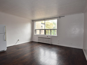 Bachelor apartment for rent in YORK