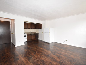 Bachelor apartment for rent in YORK