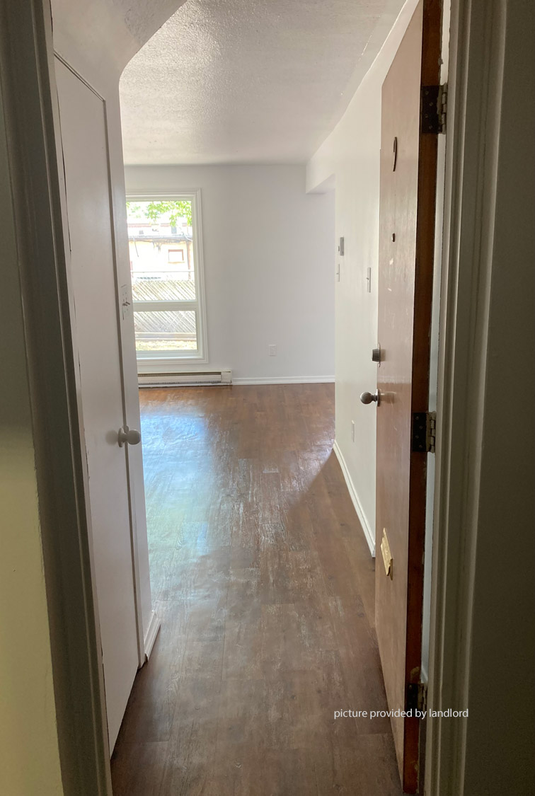 For rent 2030 Bluefields Dr Burlington, 3+ bdrm Viewit 233465