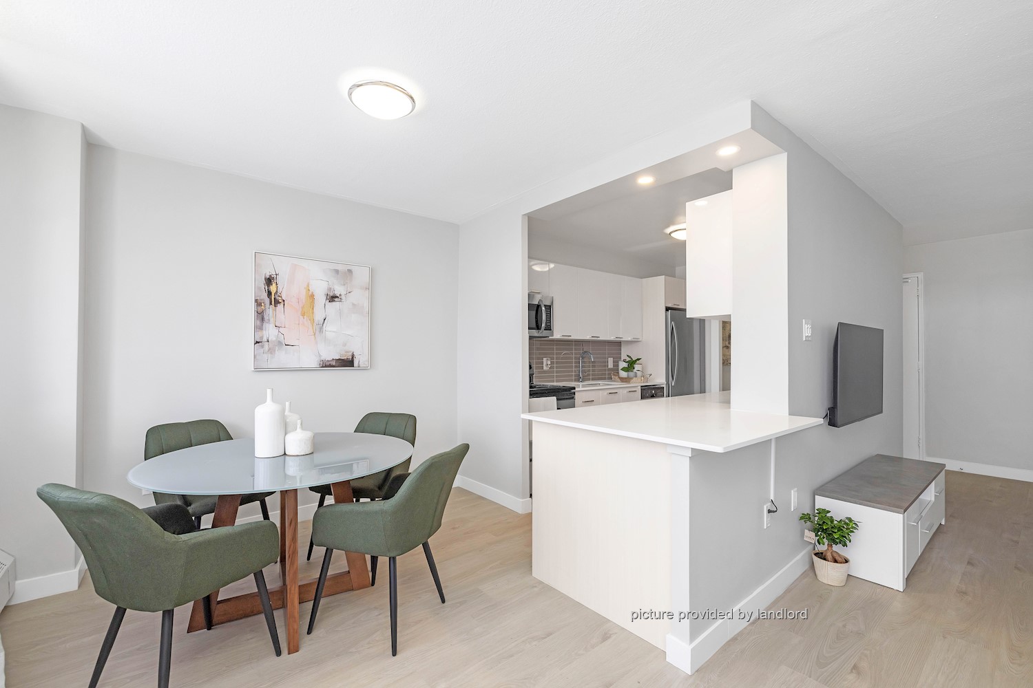 For rent 210 Markland Drive Toronto, 3+ bdrm Viewit 234191