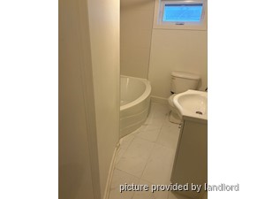 Room / Shared apartment for rent in TORONTO