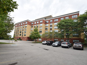 Rental Low-rise Trafalgar-Qew, Oakville, ON