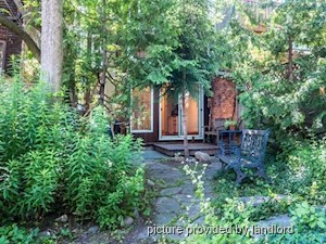 Room / Shared apartment for rent in TORONTO