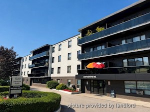 Bachelor apartment for rent in Scarborough