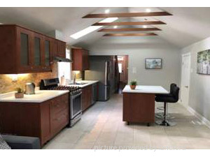 Room / Shared apartment for rent in TORONTO