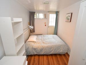 Room / Shared apartment for rent in Toronto