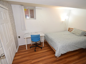 Room / Shared apartment for rent in Toronto