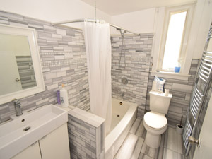 Room / Shared apartment for rent in Toronto