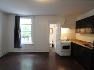 Bachelor apartment for rent in TORONTO 