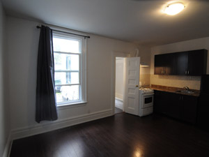 Bachelor apartment for rent in TORONTO 