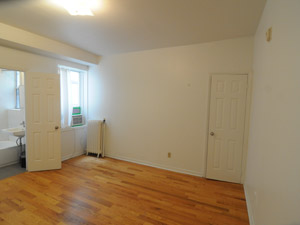 Bachelor apartment for rent in TORONTO   