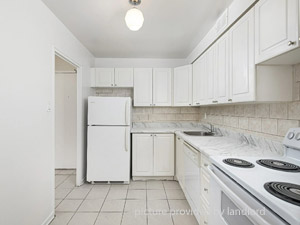 Bachelor apartment for rent in North York