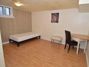 Room / Shared apartment for rent in RICHMOND HILL 