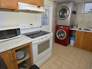 Room / Shared apartment for rent in RICHMOND HILL 