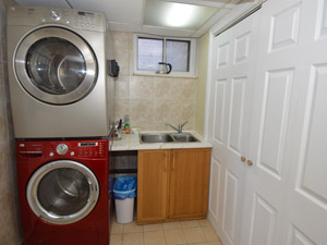 Room / Shared apartment for rent in RICHMOND HILL 