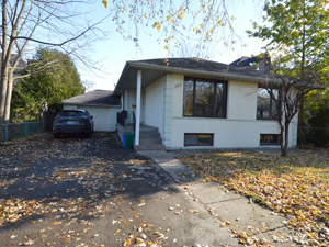 Room / Shared apartment for rent in RICHMOND HILL 