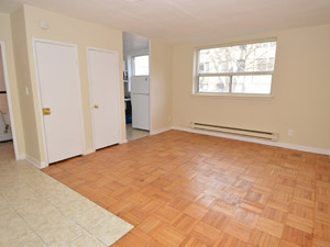 Bachelor apartment for rent in ETOBICOKE  