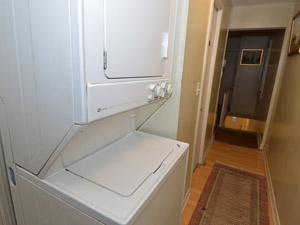 Room / Shared apartment for rent in Toronto 