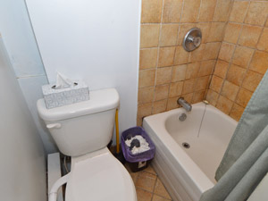 Room / Shared apartment for rent in Toronto 