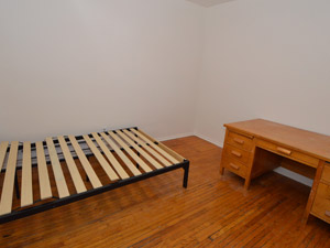 Room / Shared apartment for rent in Toronto 