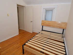 Room / Shared apartment for rent in Toronto 