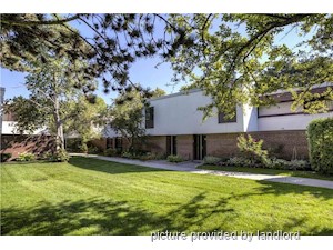 Bachelor apartment for rent in North York