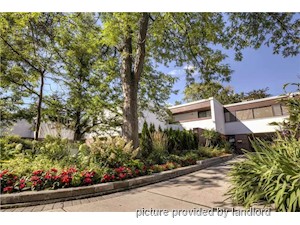 Bachelor apartment for rent in North York