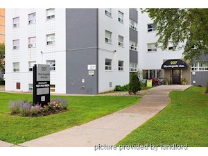 Bachelor apartment for rent in Scarborough