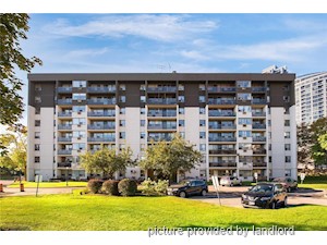 Bachelor apartment for rent in Etobicoke