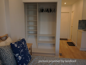 Bachelor apartment for rent in YORK 