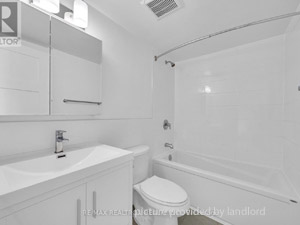 Bachelor apartment for rent in TORONTO   
