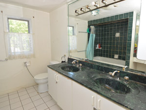 Room / Shared apartment for rent in ETOBICOKE  