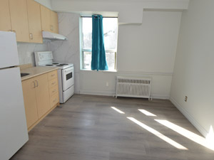 Bachelor apartment for rent in EAST YORK 