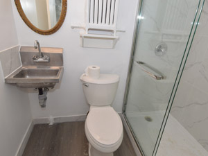 Bachelor apartment for rent in EAST YORK 