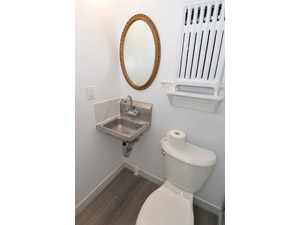 Bachelor apartment for rent in EAST YORK 