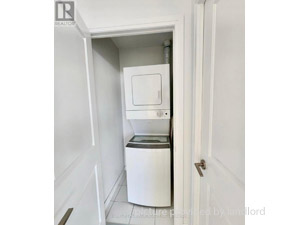 Room / Shared apartment for rent in Toronto 