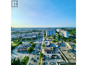 Room / Shared apartment for rent in Toronto 