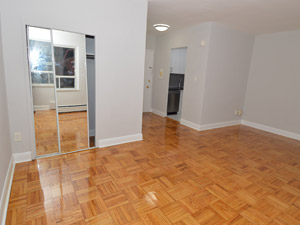Bachelor apartment for rent in YORK 