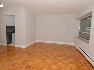 Bachelor apartment for rent in YORK 