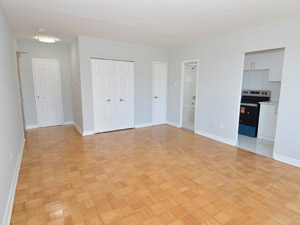 Bachelor apartment for rent in North York