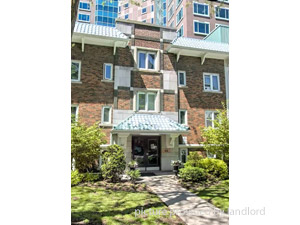 Bachelor apartment for rent in Toronto