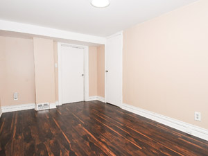 Room / Shared apartment for rent in EAST YORK