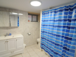 Room / Shared apartment for rent in EAST YORK