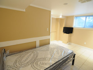 Room / Shared apartment for rent in EAST YORK