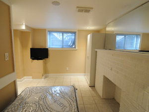 Room / Shared apartment for rent in EAST YORK