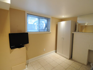 Room / Shared apartment for rent in EAST YORK