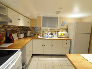 Room / Shared apartment for rent in EAST YORK