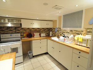 Room / Shared apartment for rent in EAST YORK